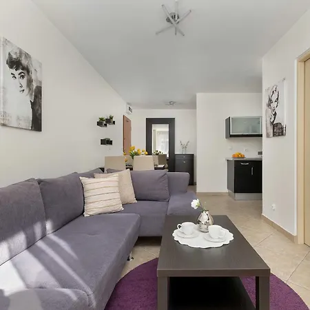 Cozy Near The Sea And Downtown By Renters דירה *