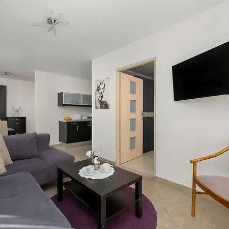 Cozy Near The Sea And Downtown By Renters アパート